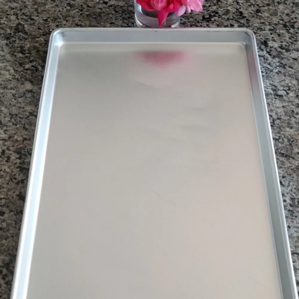 Baking Sheet 1/2 Size Commercial-Grade 18-Gauge Aluminum Sheet Pan